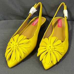 NWT sz 6 isaac mizrahi yellow gladiola slingback flats